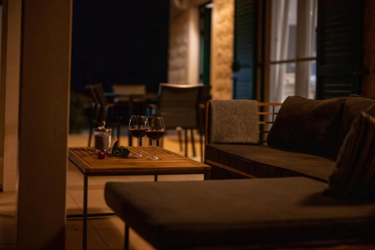 Villa Mista Sutivan Bagian luar foto